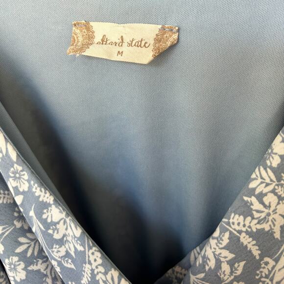 Altar'd State Women's Blue + White Floral Wrap Tank Romper Size Medium - Picture 3 of 5